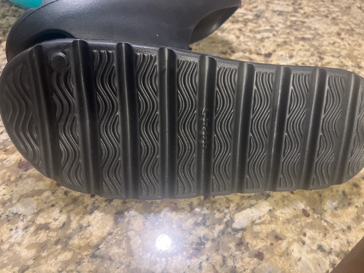 Yeezy slides black size 9.5 -11.5 - photo 5