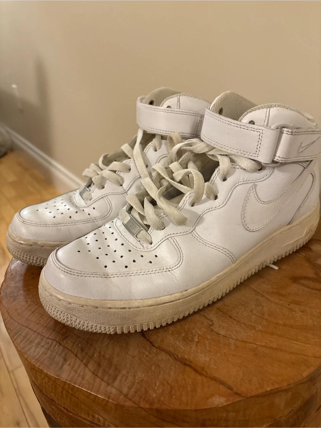 Nike Air Force 1 Mid White size 8.5
