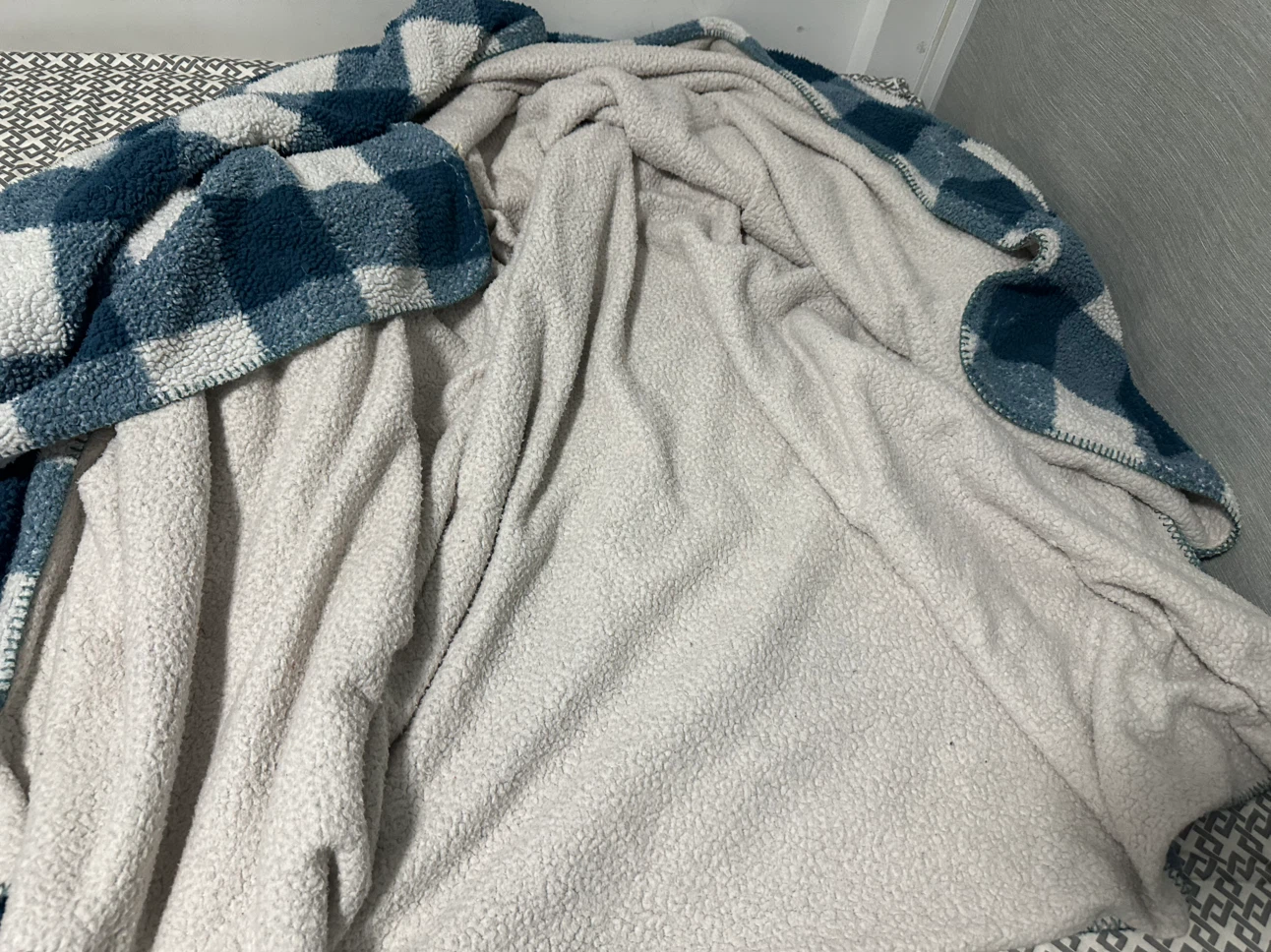 Large Queen Size Sherpa Fleece Blanket (232x232 cm) - photo 2