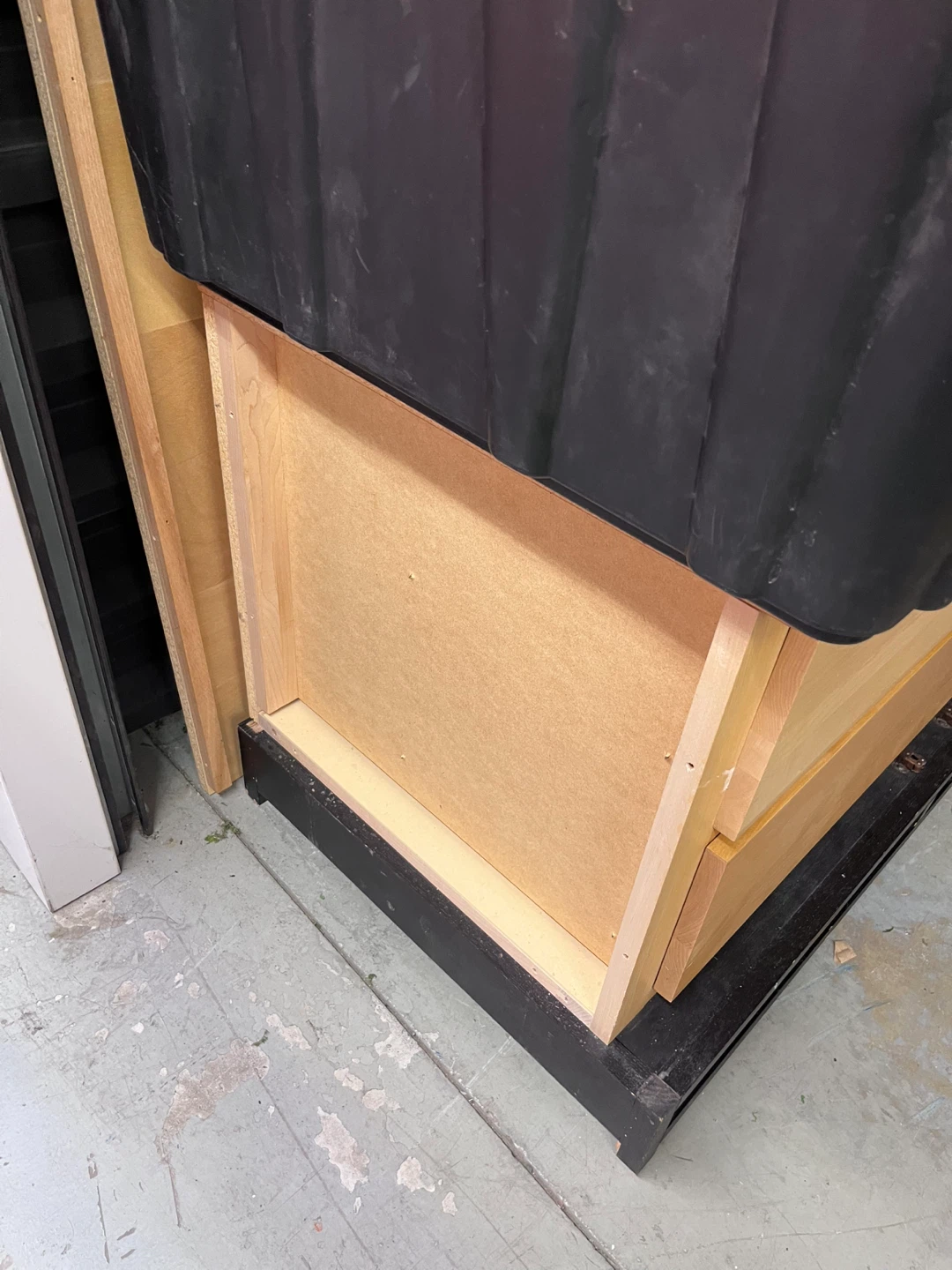 Light Wood Wardrobe with Two Drawers - photo 4