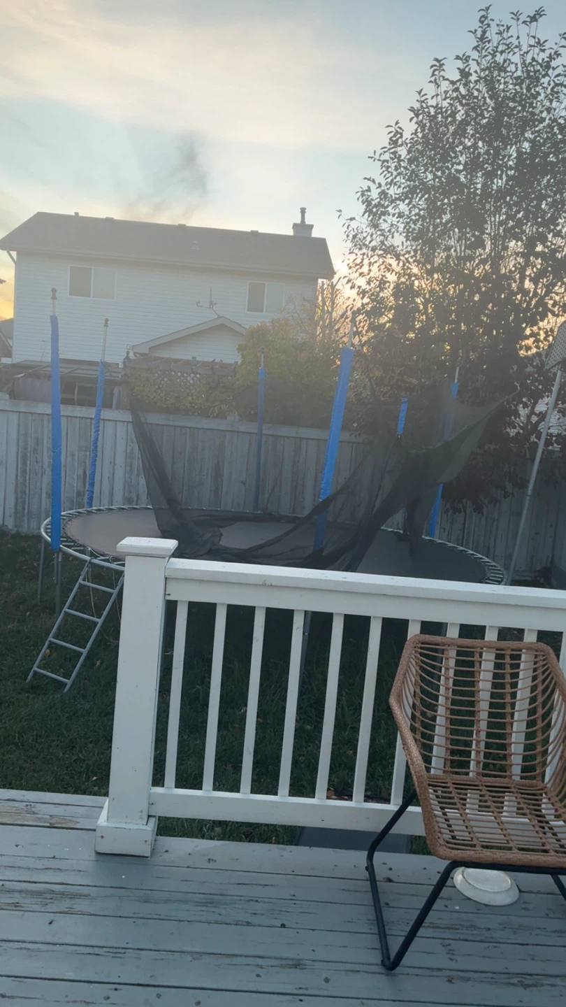 Outdoor Backyard Trampoline with Safety Enclosure