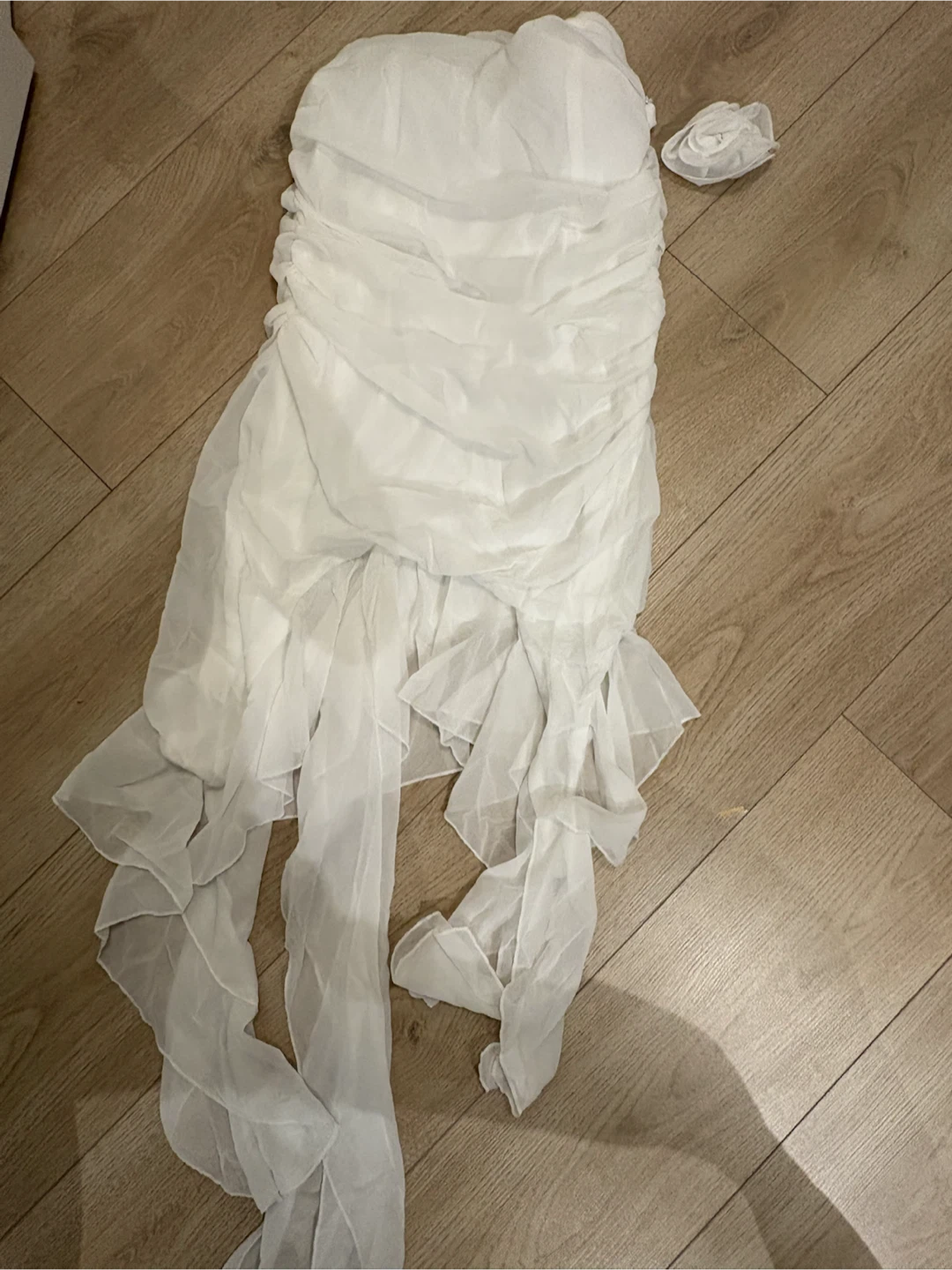 White Padded Ruched Chiffon Dress - photo 2