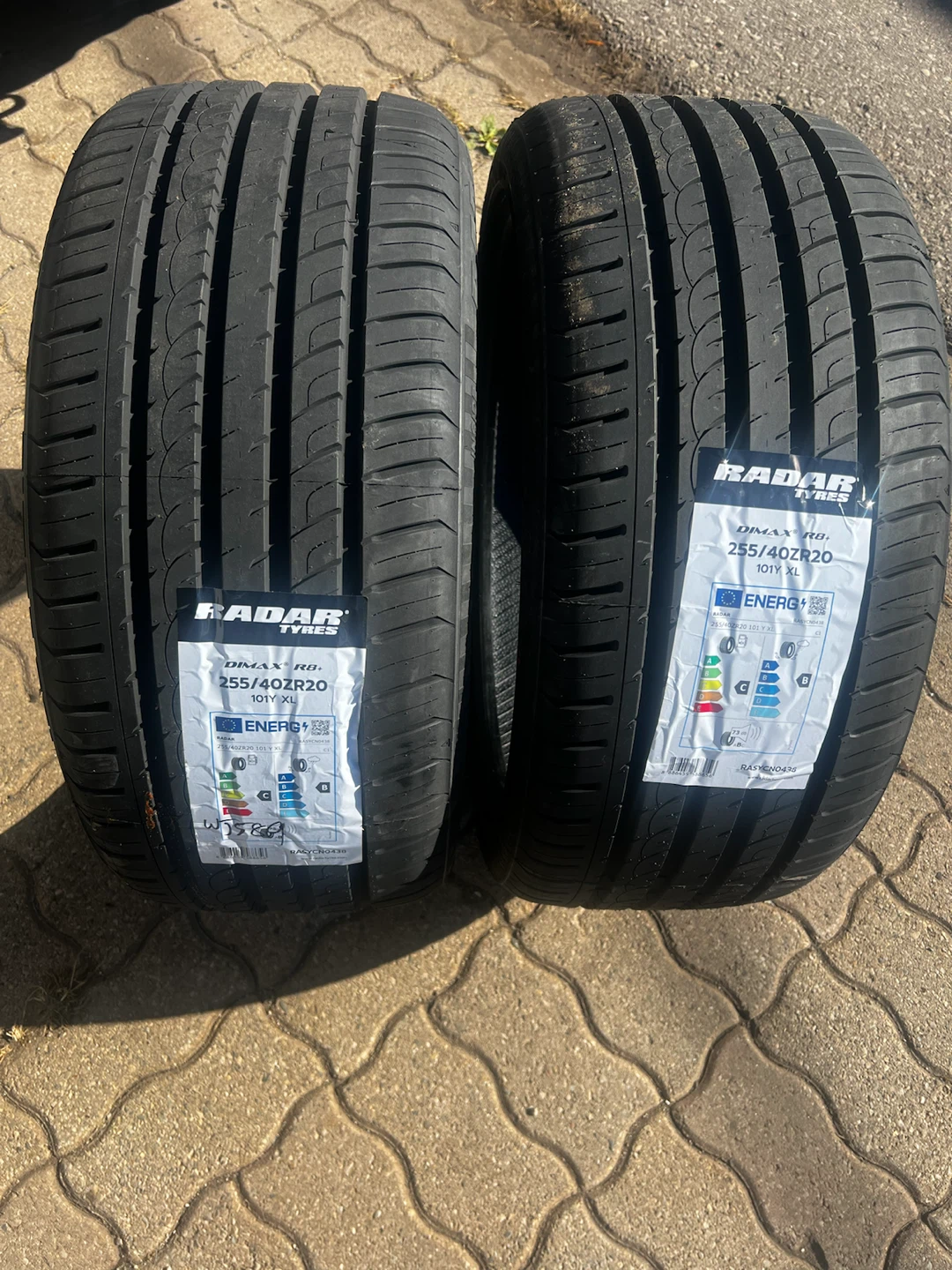 255/40R20 tires