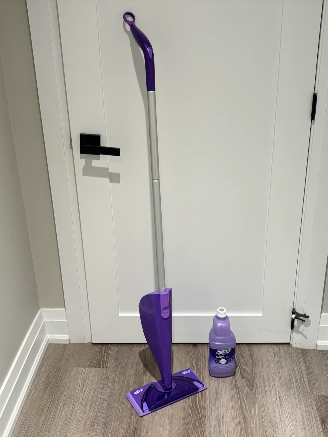 Swiffer WetJet Mop with full Lavender Refill