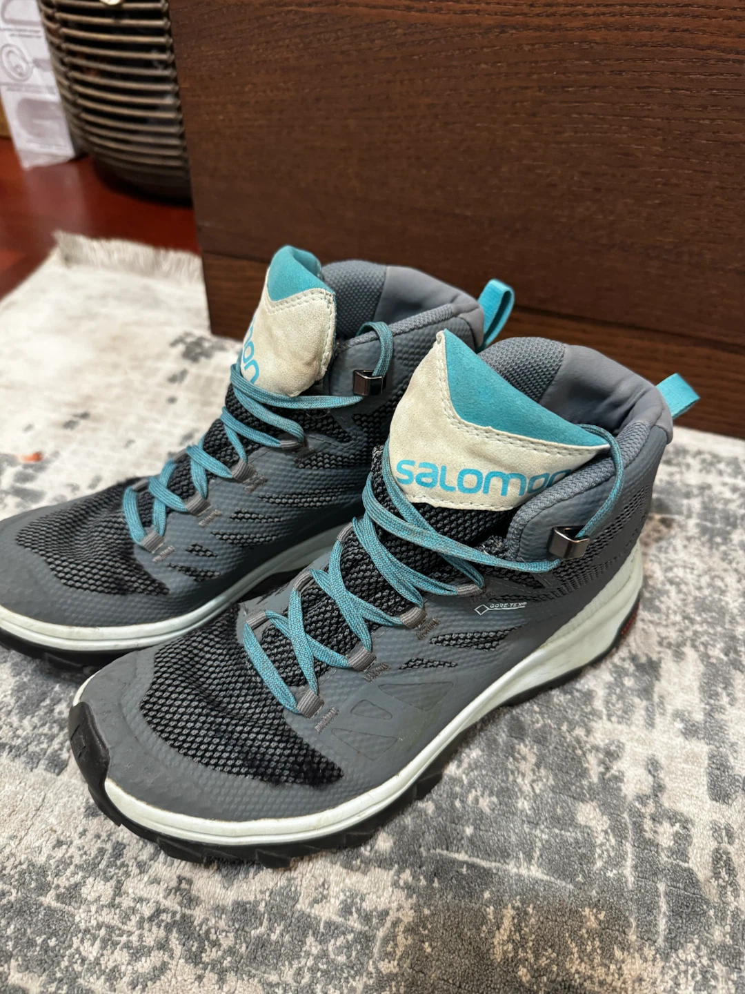 Salomon Outline Gore-Tex Hiking Boots Size 6