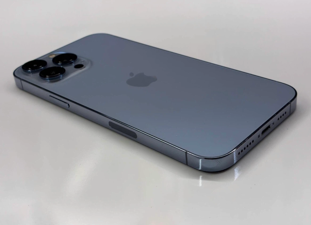 iPhone 13 Pro Max - photo 2