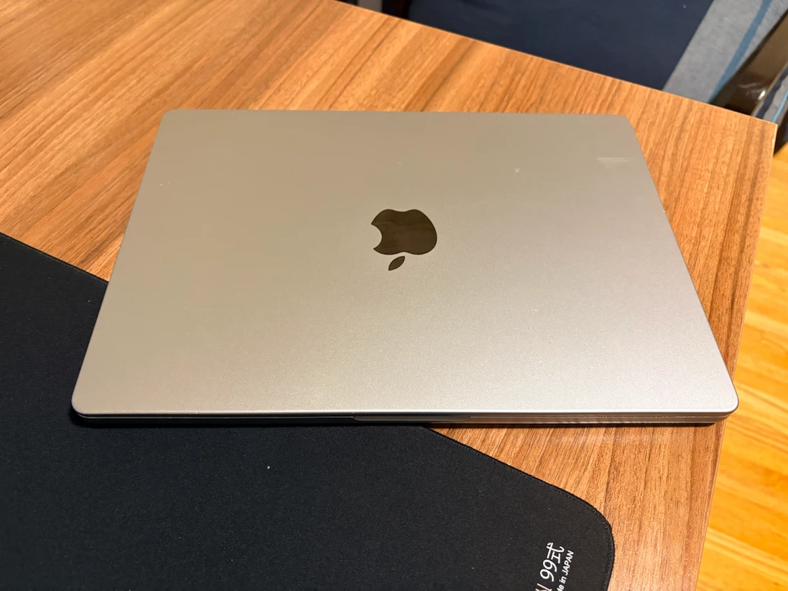 Apple MacBook Pro - photo 2