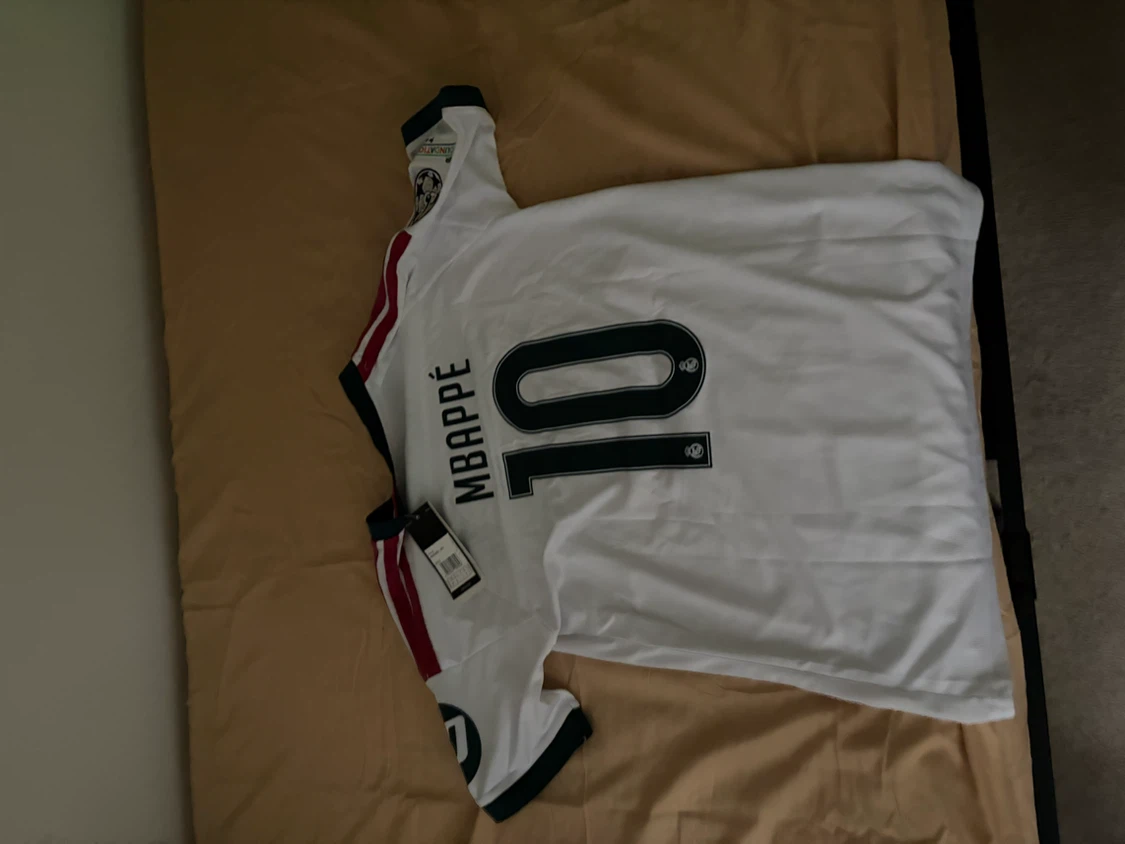 Real Madrid Mbappé 10 Jersey - photo 2