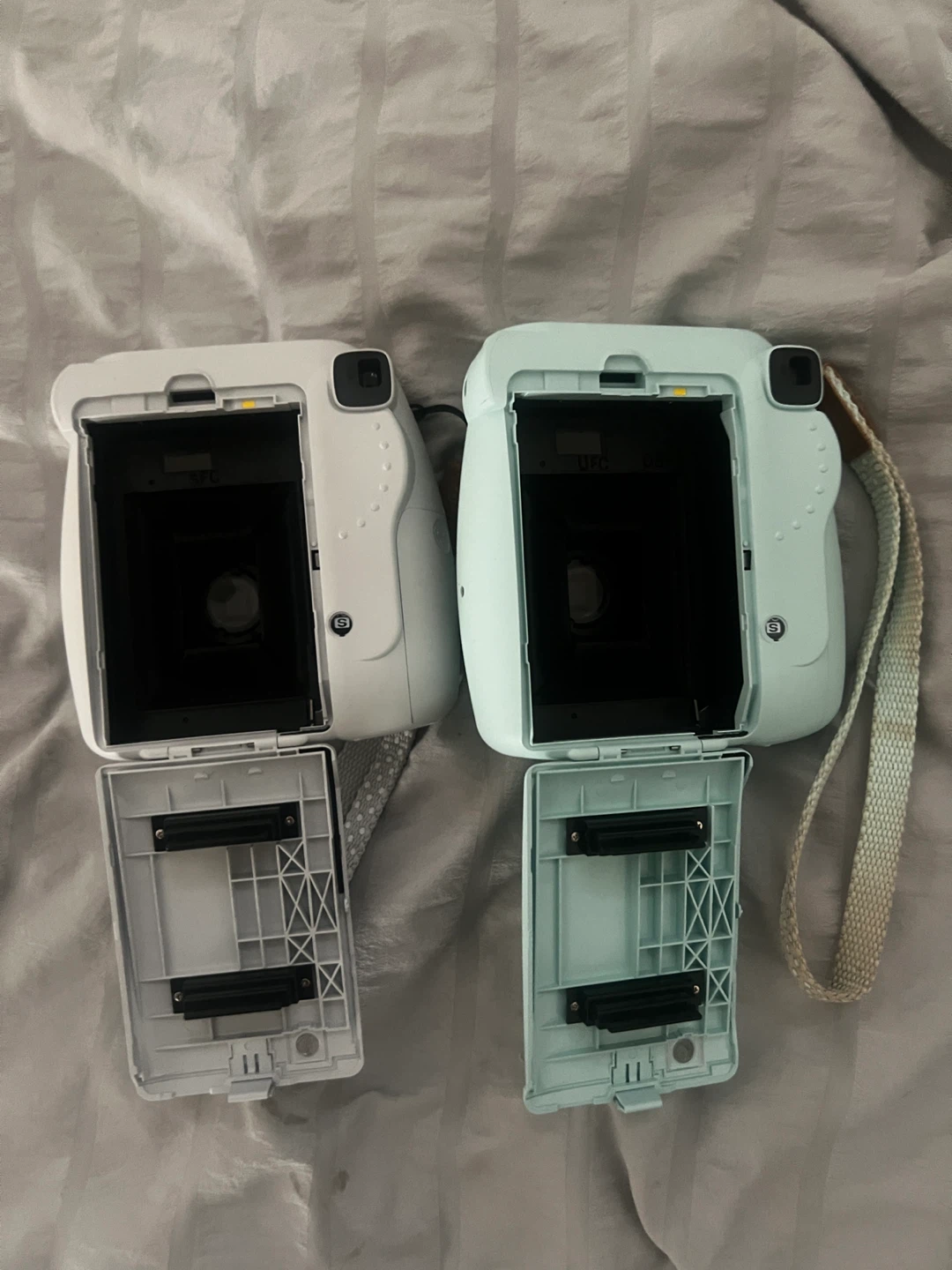 Two Fujifilm Instax Mini 9 Cameras - photo 4