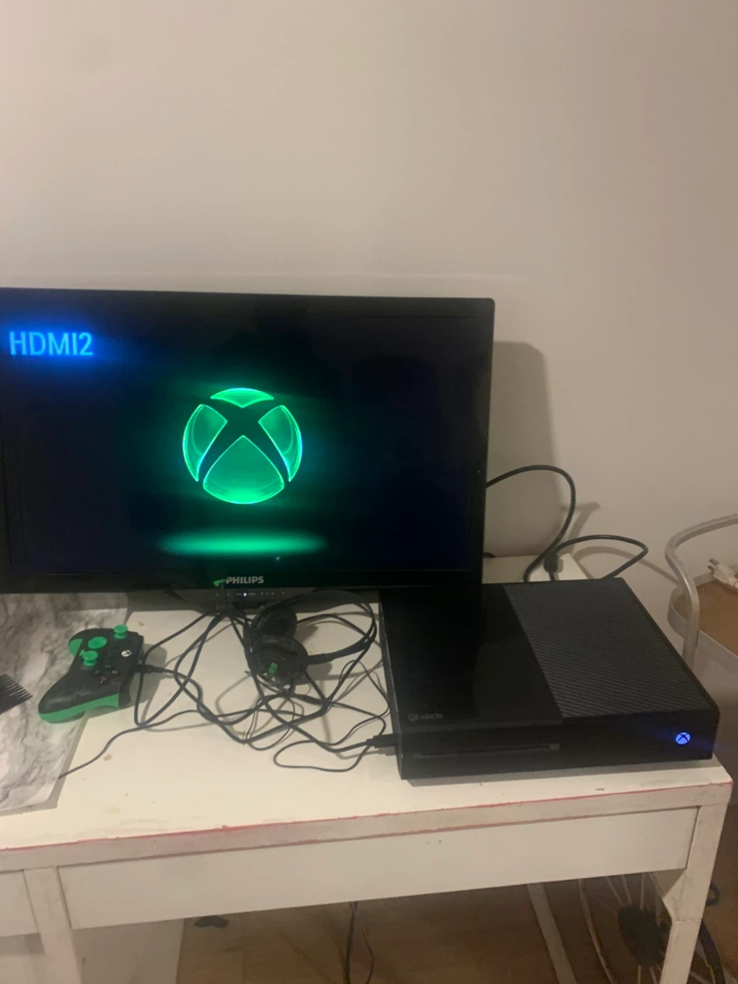 Xbox One Console with Controllers - photo 2