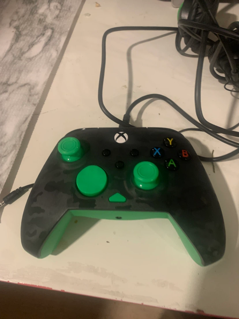 Xbox One Console with Controllers - photo 5