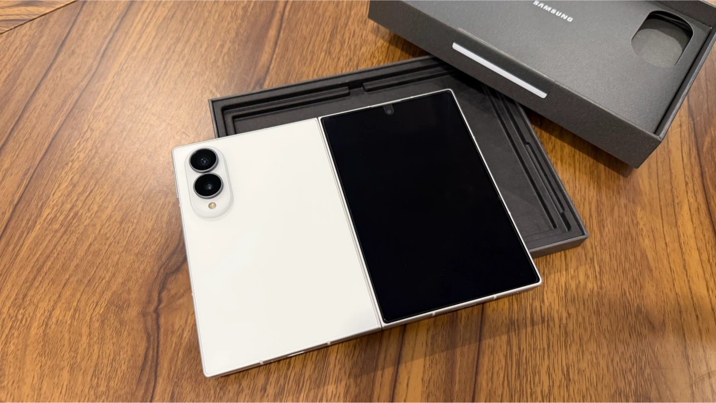 Samsung Galaxy Z Fold8 + Samsung care plus 2 year!!