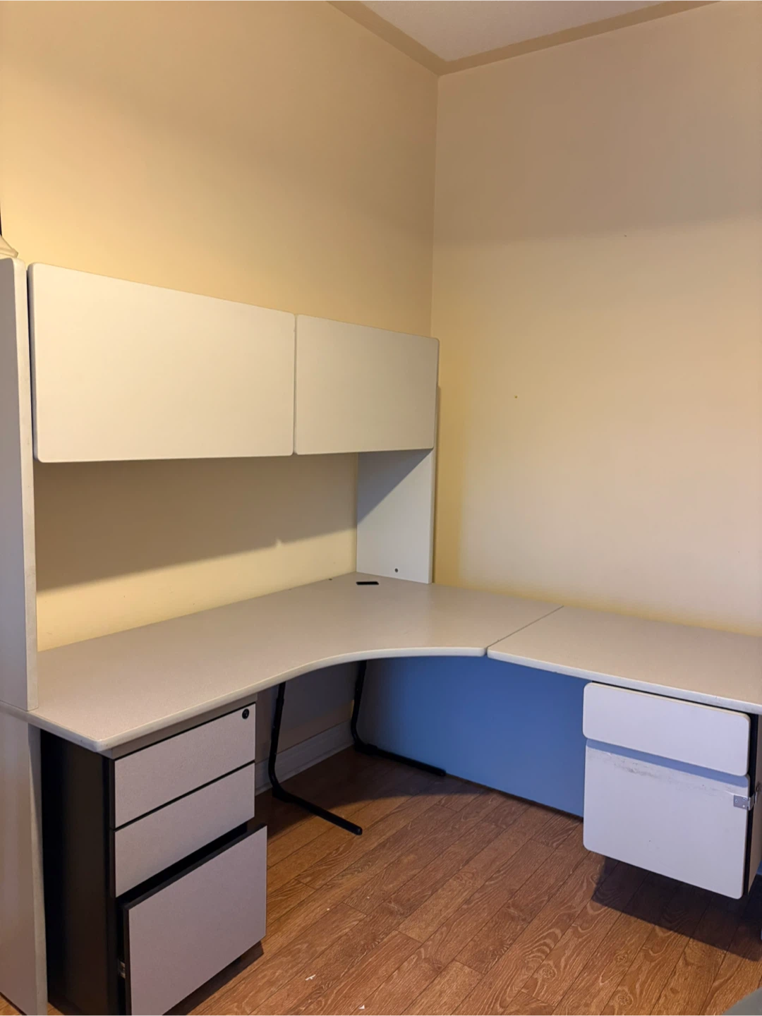 L-Shaped Office Desk with Hutch and Drawers