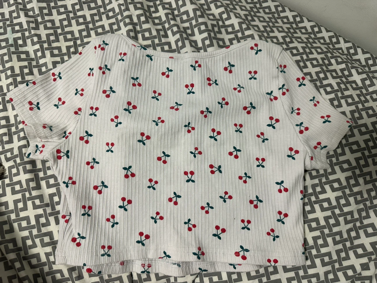 Cardigan, 2 Crop Tops & Hair Towel - photo 2