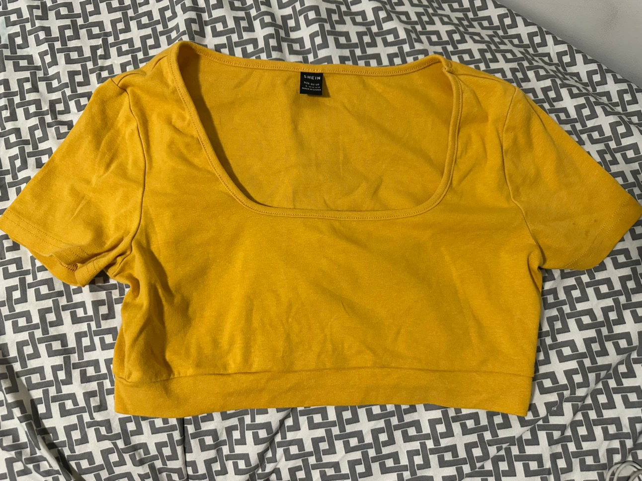 Cardigan, 2 Crop Tops & Hair Towel - photo 4