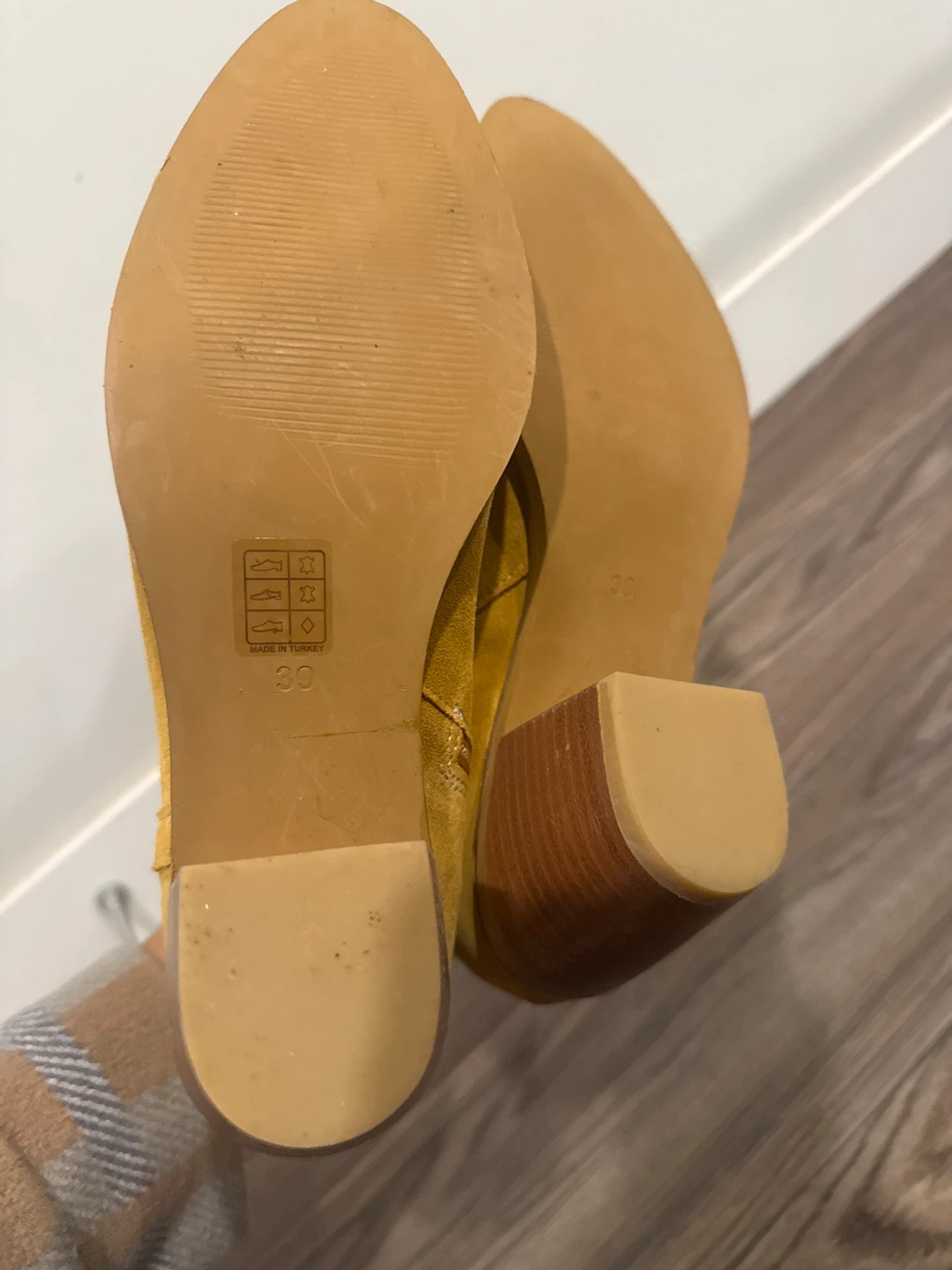 Bueno Mustard Suede Ankle Boots Size 39 - photo 2