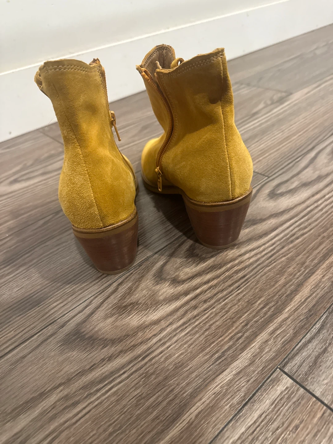 Bueno Mustard Suede Ankle Boots Size 39 - photo 4