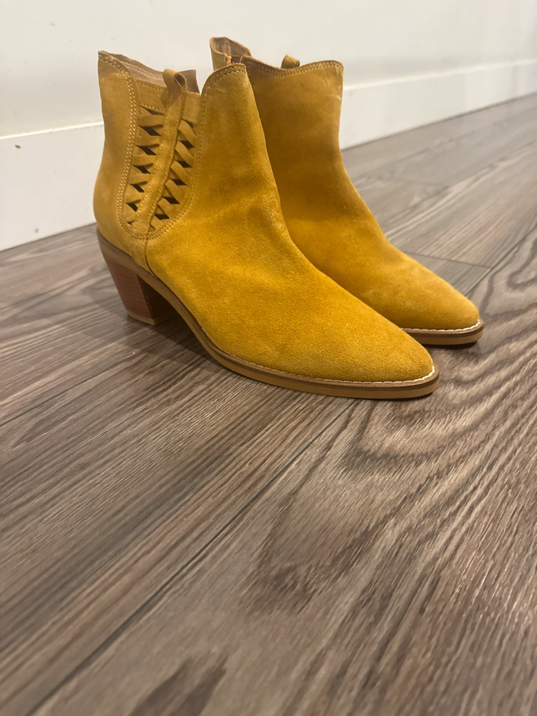 Bueno Mustard Suede Ankle Boots Size 39 - photo 5