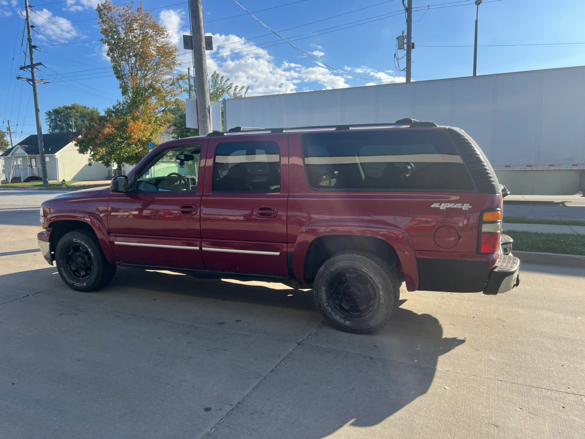 2004 Chevrolet Suburban - photo 5