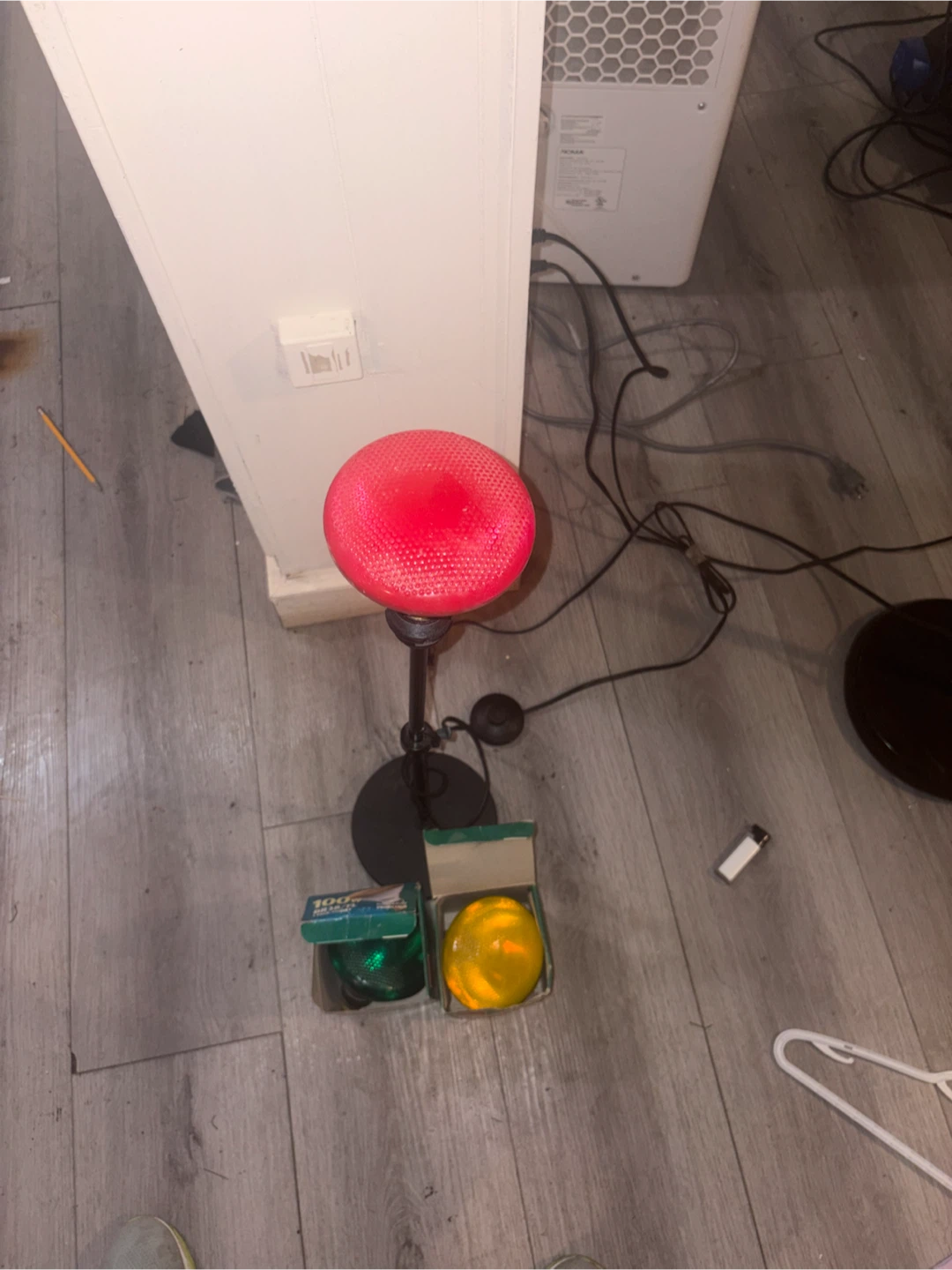 Floor lamp with additional coloured bulbs