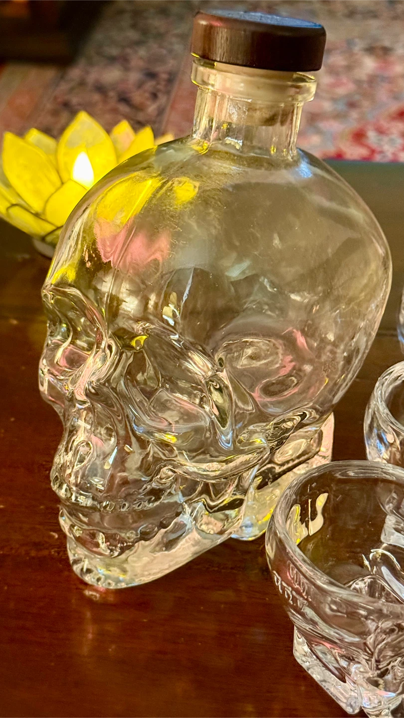 Crystal Skull Decanter (Empty) 3 Measured Shot Glasses Set Of 4 - photo 2
