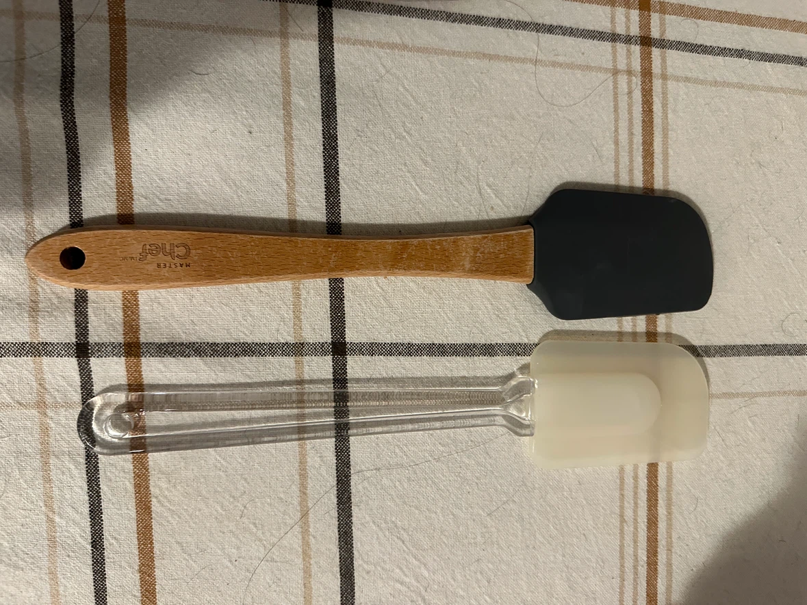 Master Chef and generic spatula set