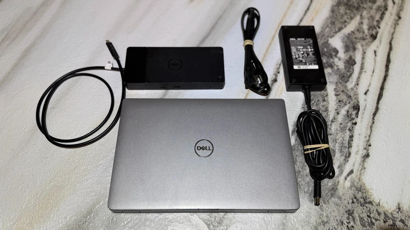 Dell 14" Laptop 11th Gen i5 / 16GB RAM Premium USB-C Dock