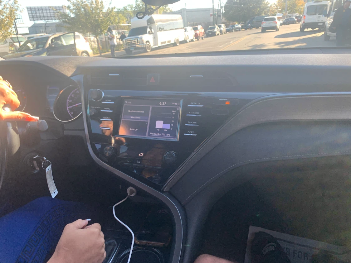 White Toyota Camry SE 2019 - photo 4
