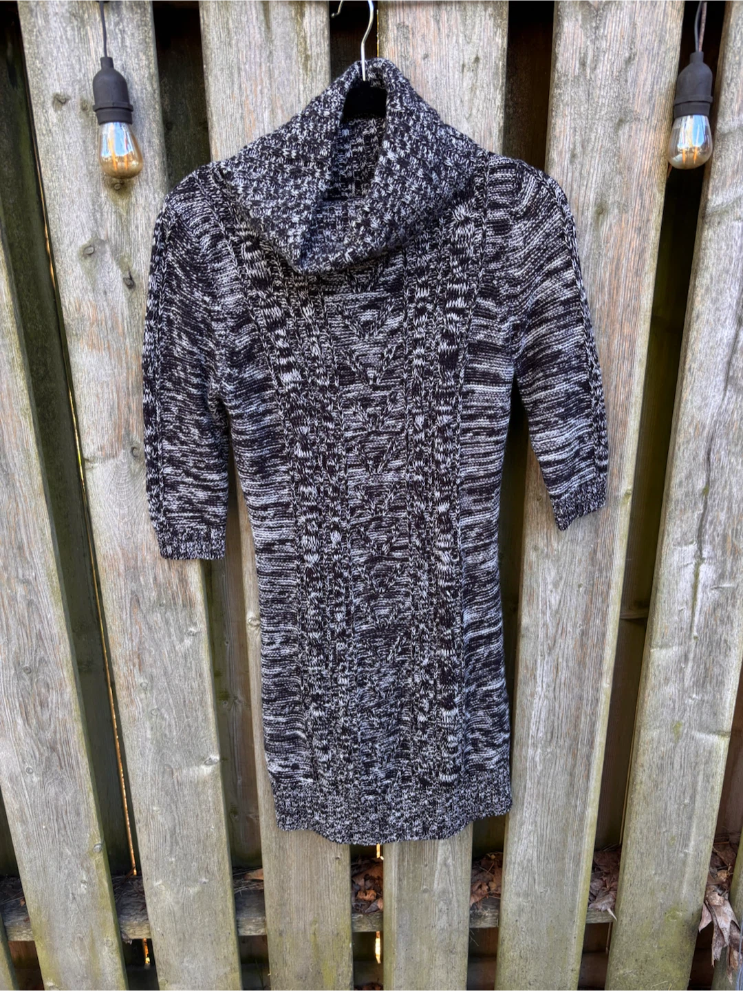 Ardene Black and White Sweater szS
