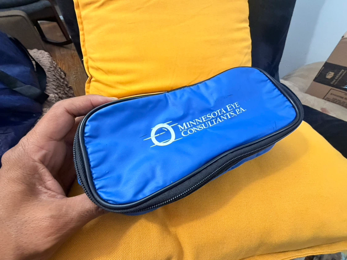 Minnesota Eye Consultants Blue Zippered Pouch - photo 2