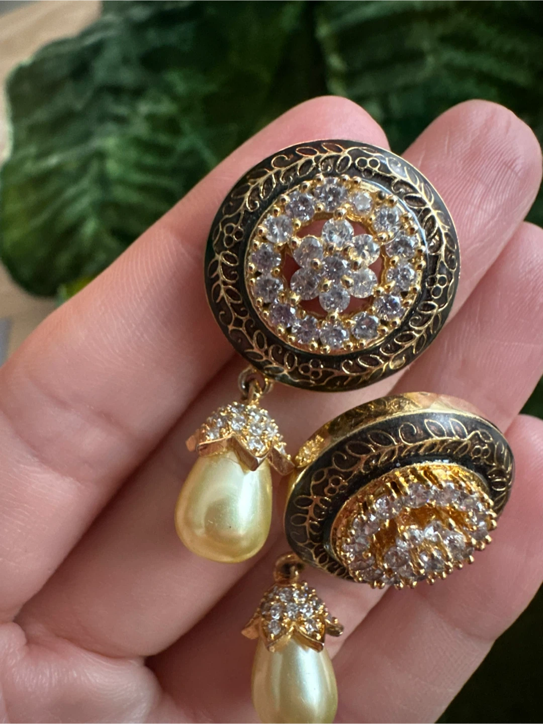 Black and gold tone faux pearl drop earrings - photo 2