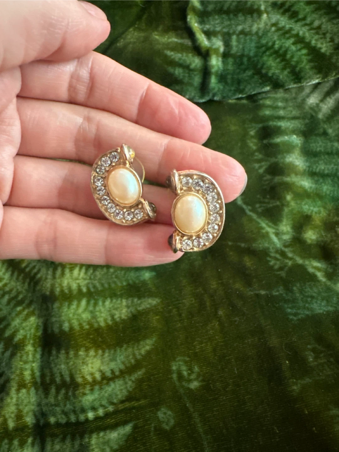 Richelieu vintage faux pearl and rhinestone earrings