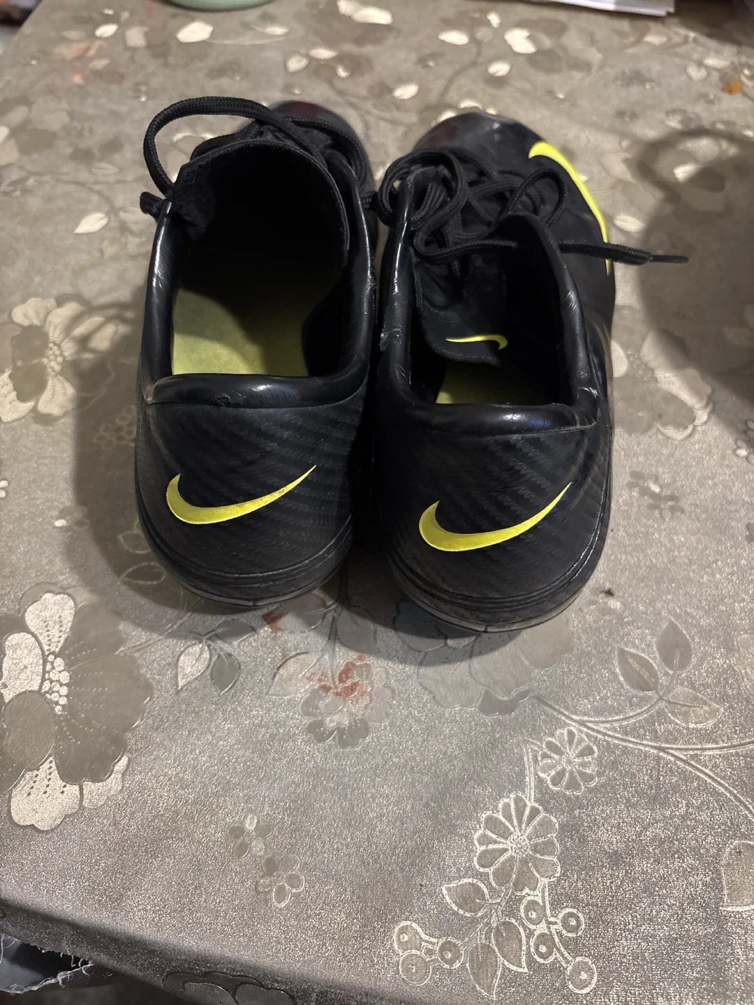 Nike Soccer Cleats Black and Yellow - photo 2