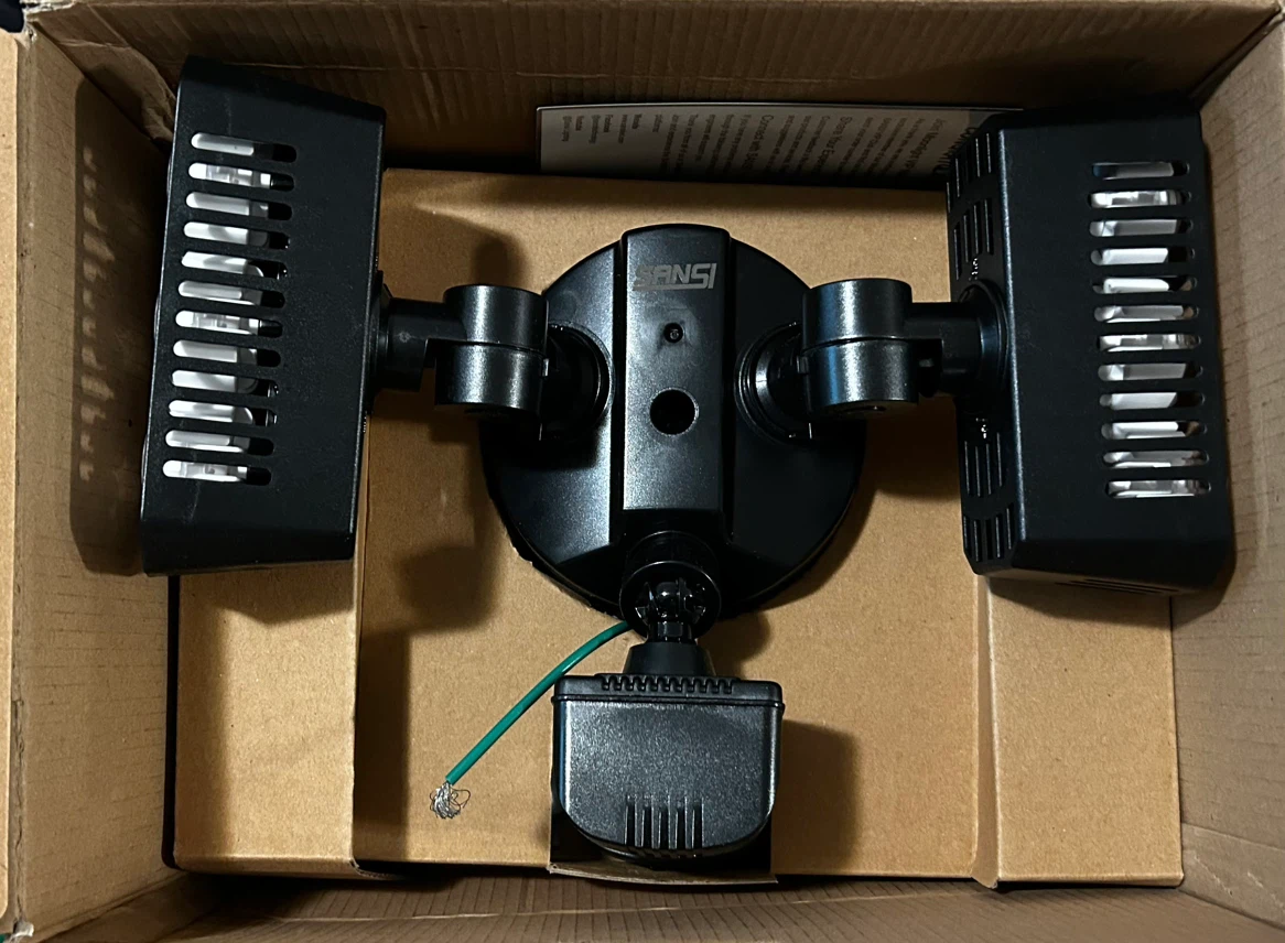 SANSI Motion-Activated Ceramic LED Security Light - photo 2