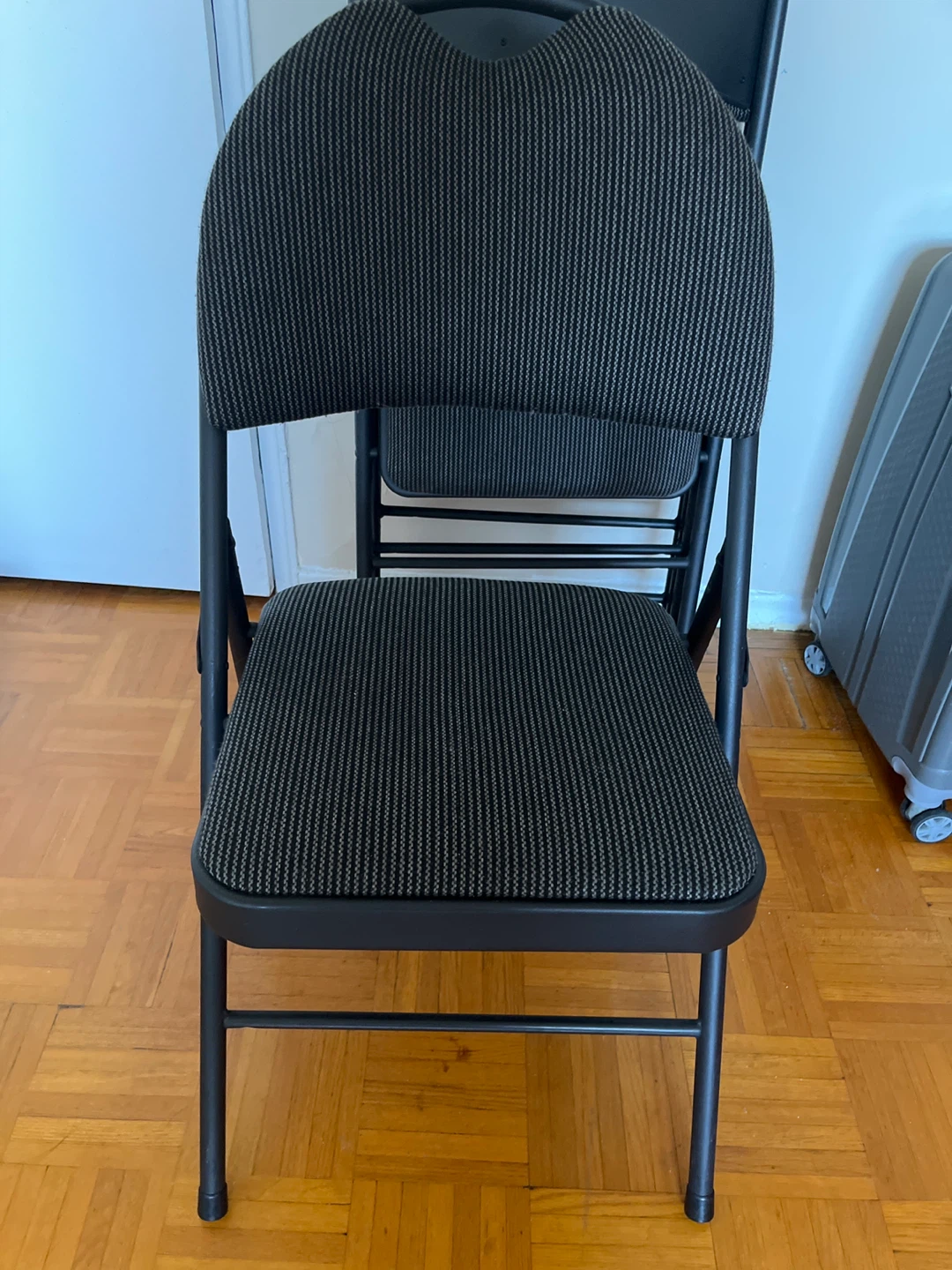 Black Fabric Folding Chair - 4 pcs $20 - photo 2
