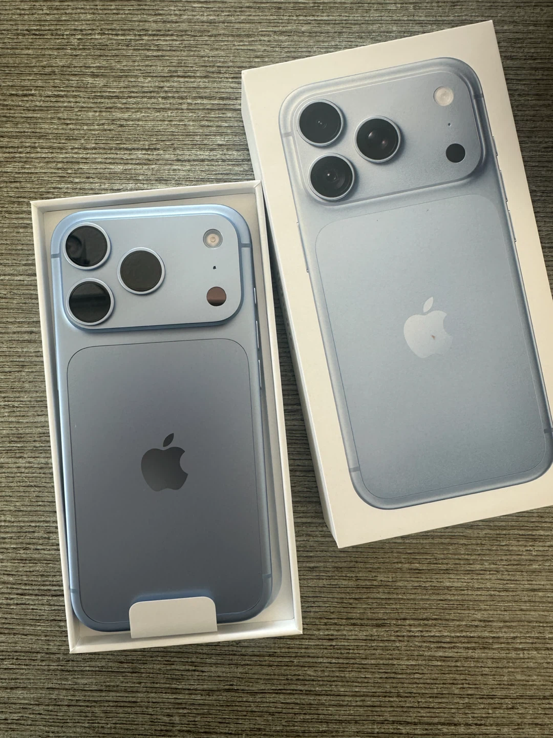 iPhone 18 Pro, Glacier 256gb with MagSafe silicon case