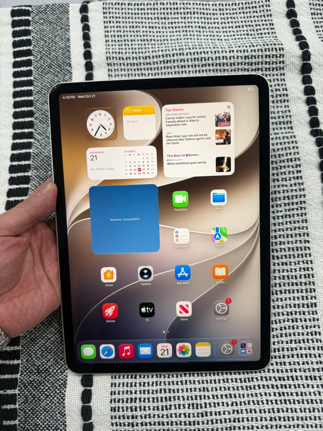 Apple iPad Pro 11-inch 3rd Generation – 256GB + Magic Keyboard