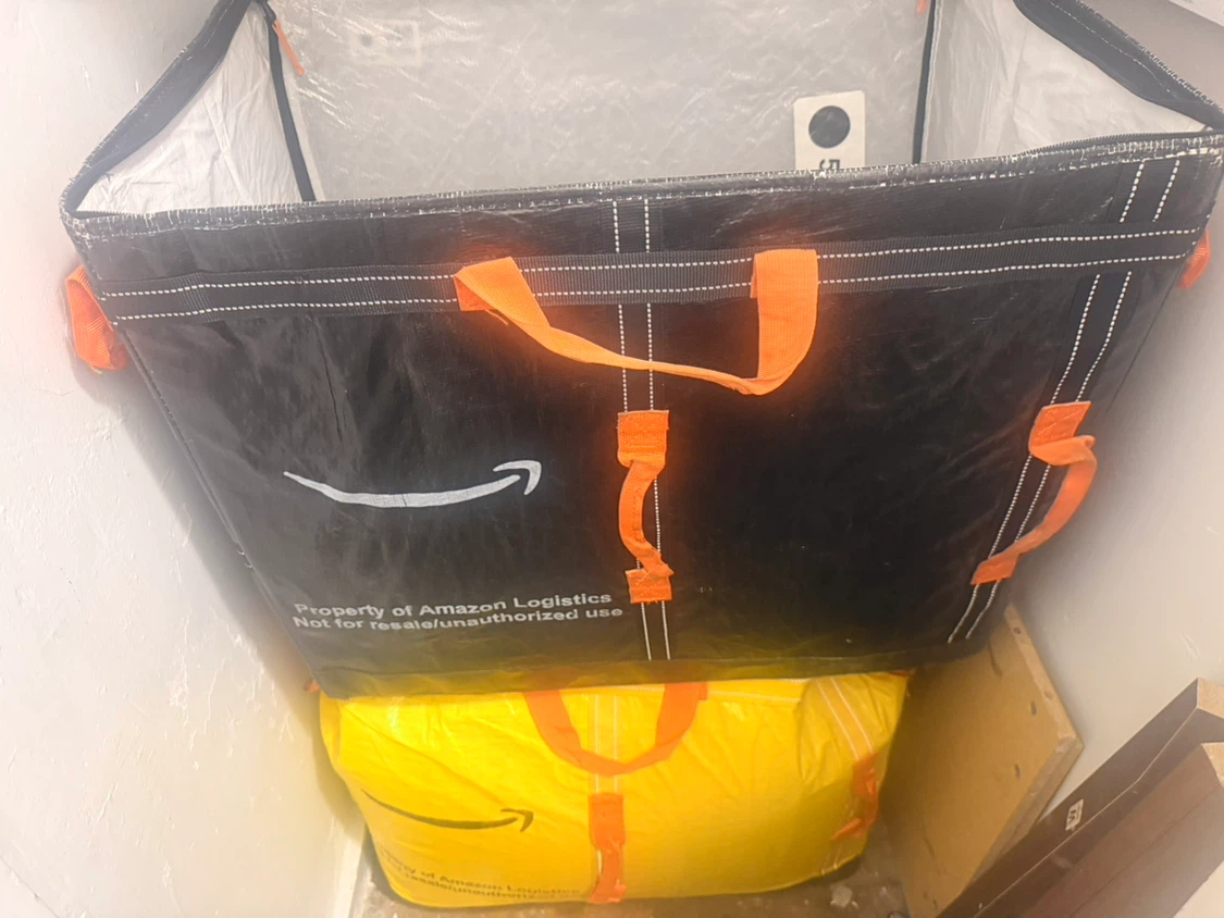 Set of Two Amazon Delivery Tote Bags - photo 2