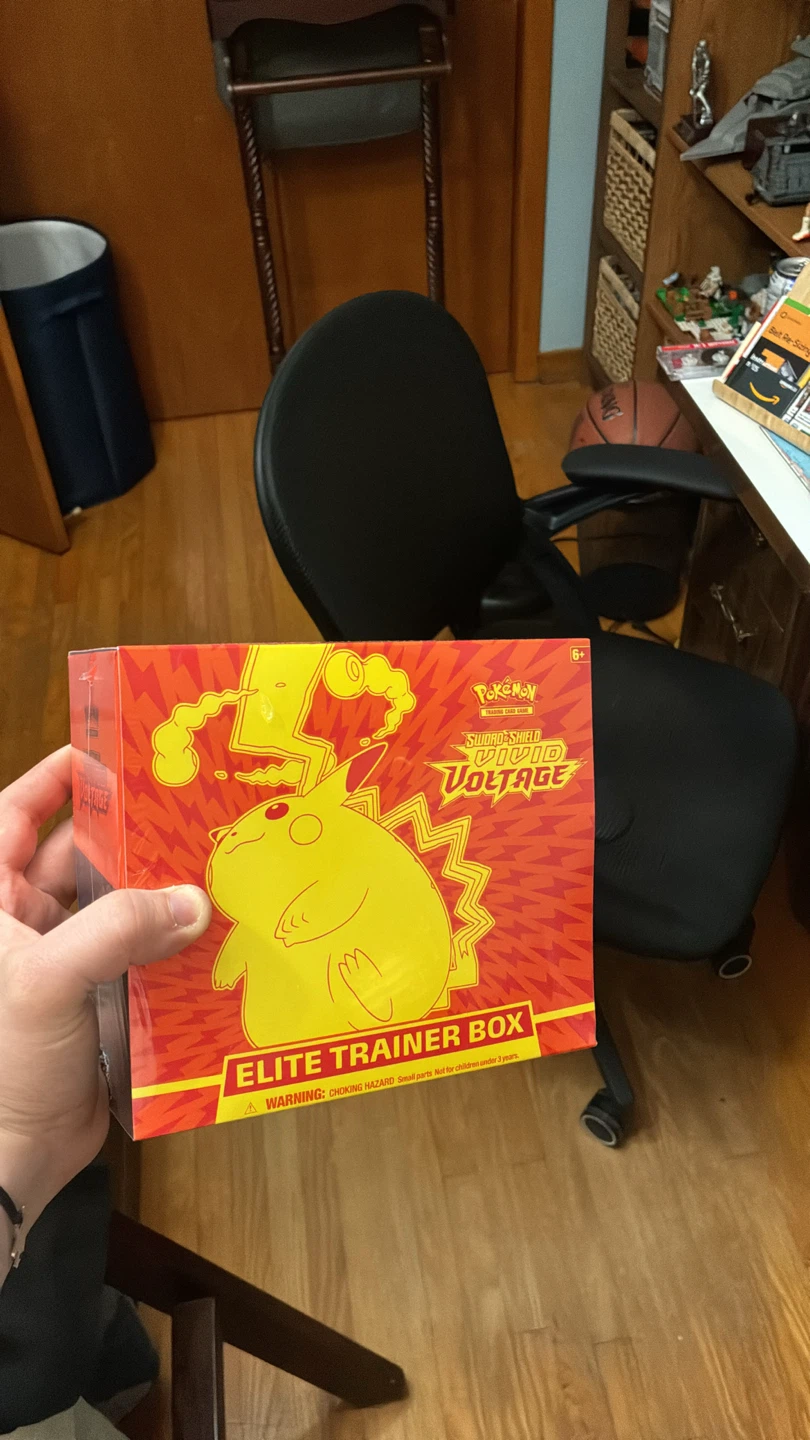 Sealed Vivid Voltage Elite Trainer Box
