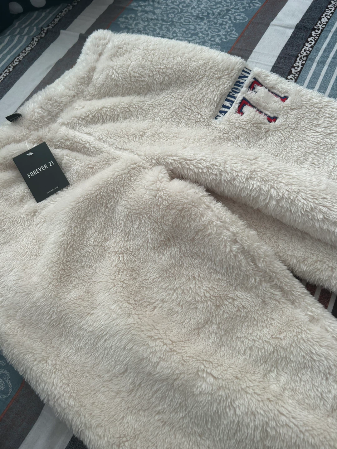 Forever 21 Fuzzy California 77 Sweatpants - photo 2