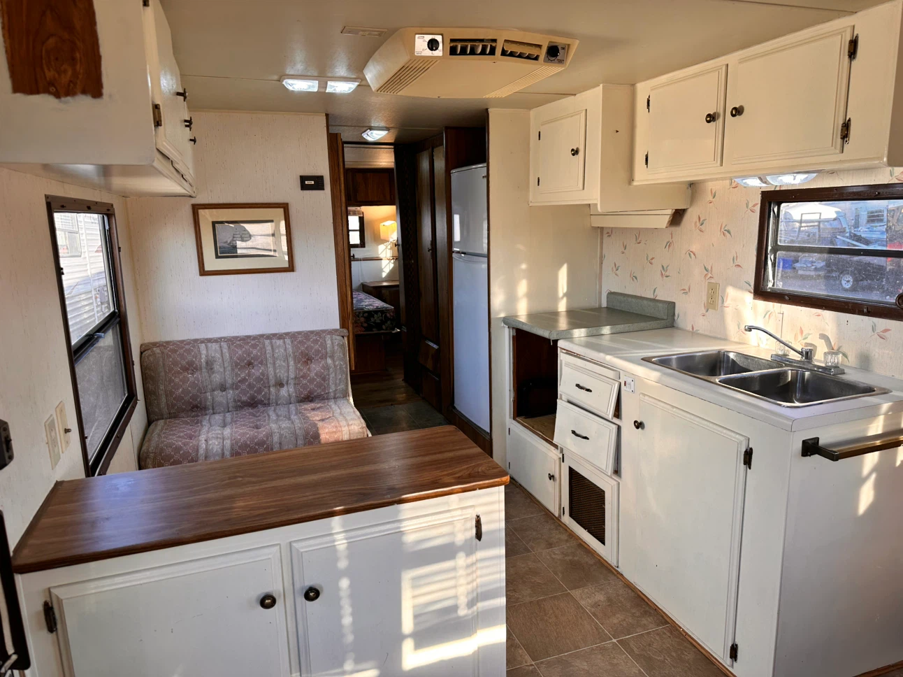 Glendette trailer / camper 33 ft $1500 firm