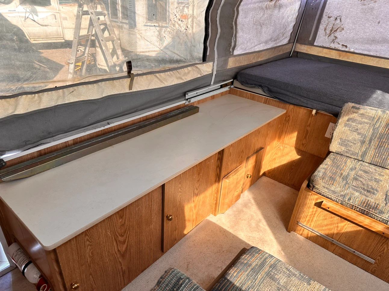 Skamper pop up camper $300 firm - photo 3
