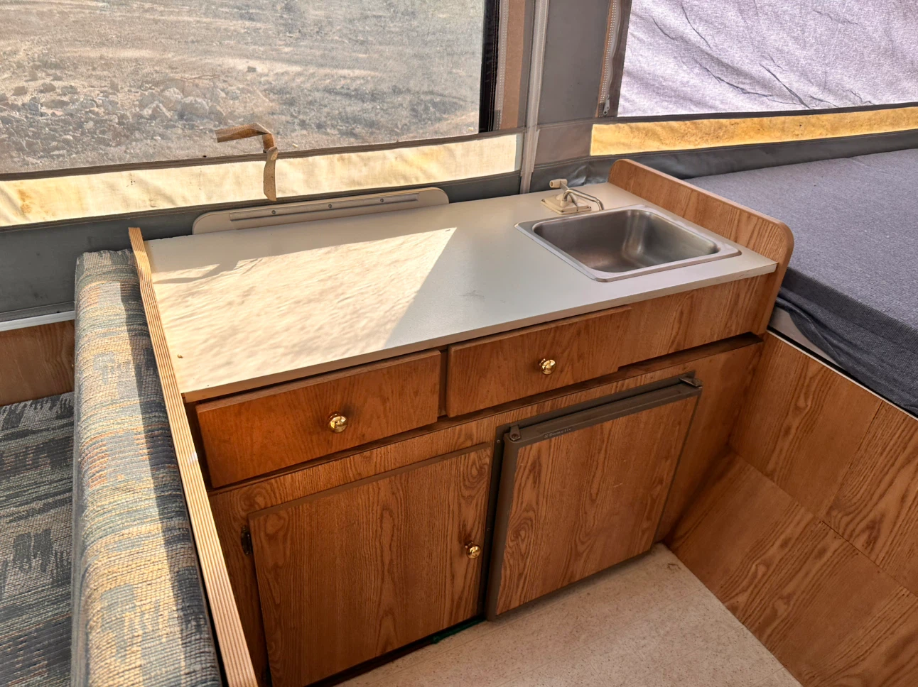 Skamper pop up camper $300 firm - photo 4