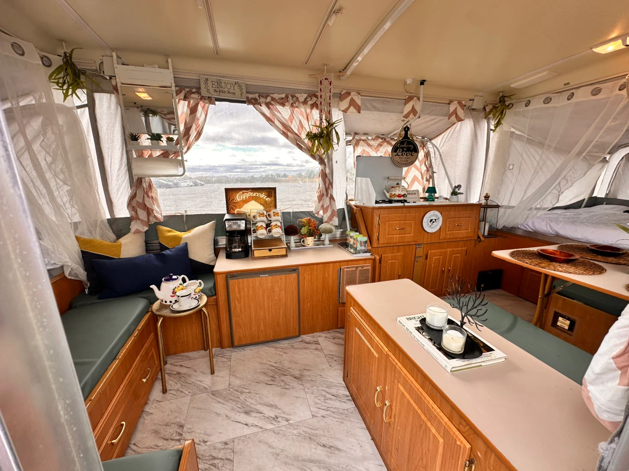 Gorgeous Coleman Pop-up Camper $3000 FIRM - photo 2
