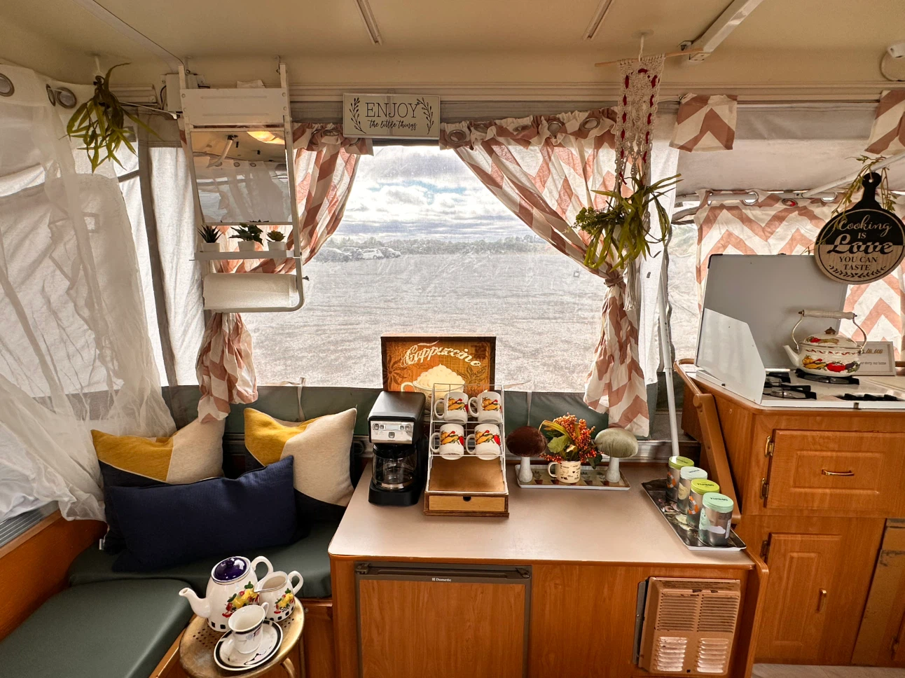 Gorgeous Coleman Pop-up Camper $3000 FIRM - photo 4
