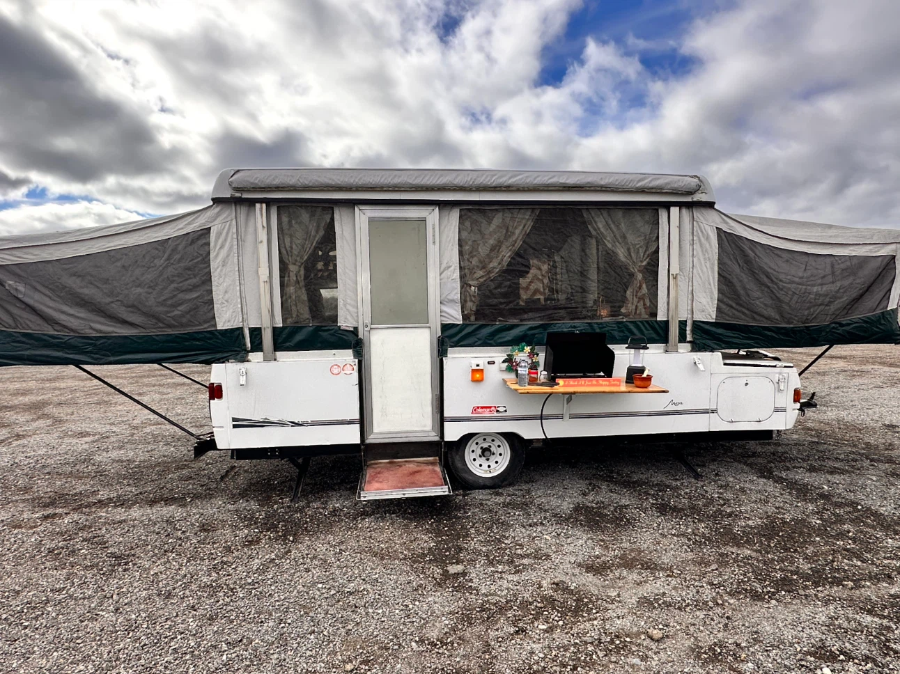 Gorgeous Coleman Pop-up Camper $3000 FIRM - photo 5