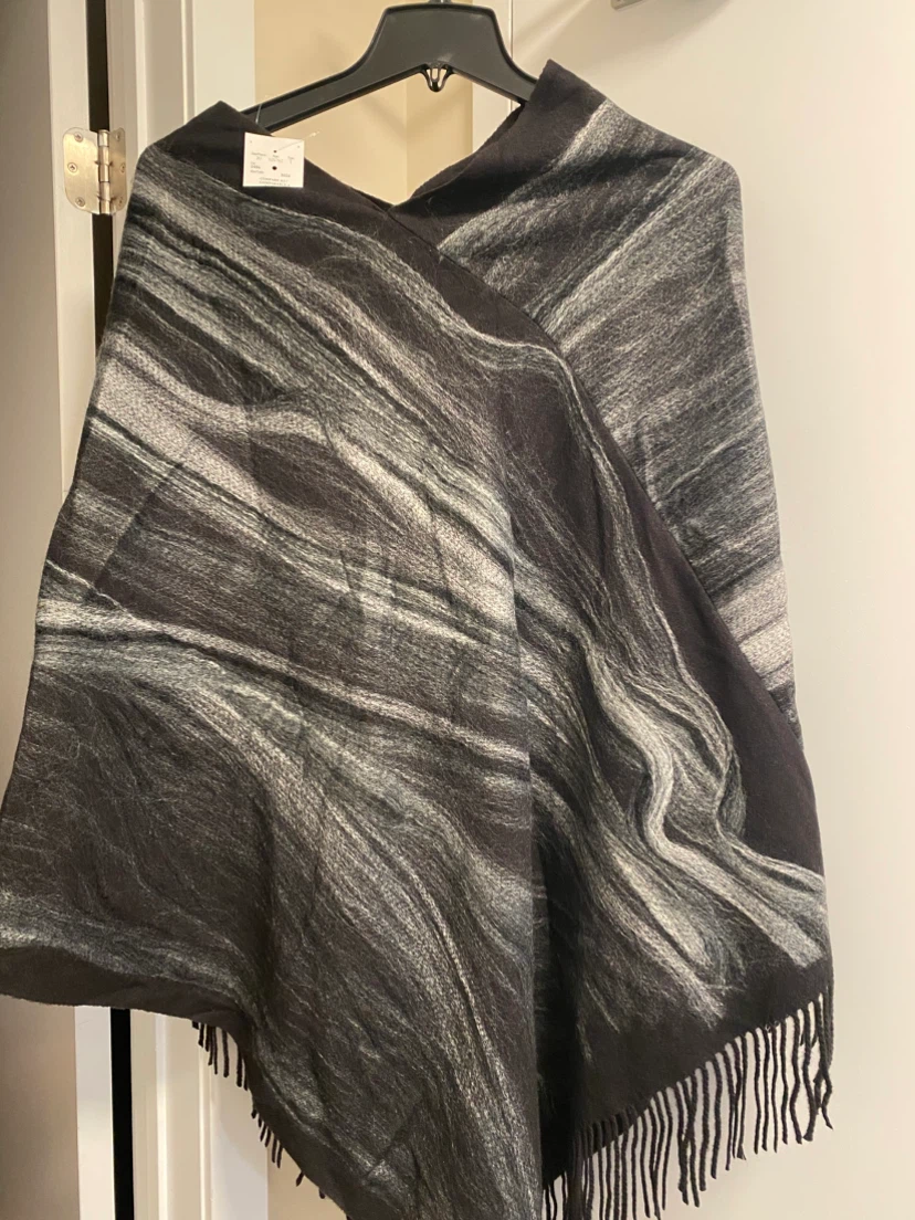 Black and grey marbled poncho with fringe - photo 2