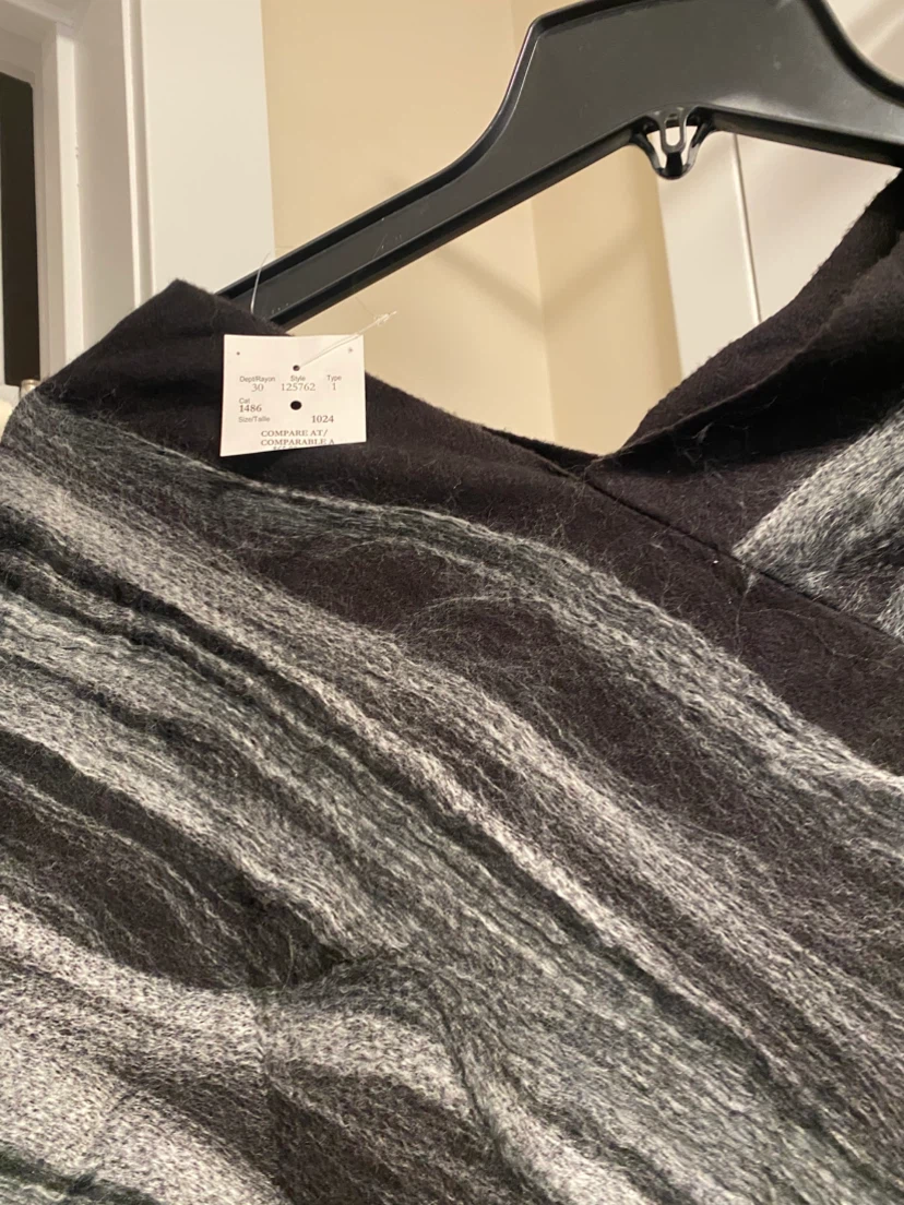 Black and grey marbled poncho with fringe - photo 4