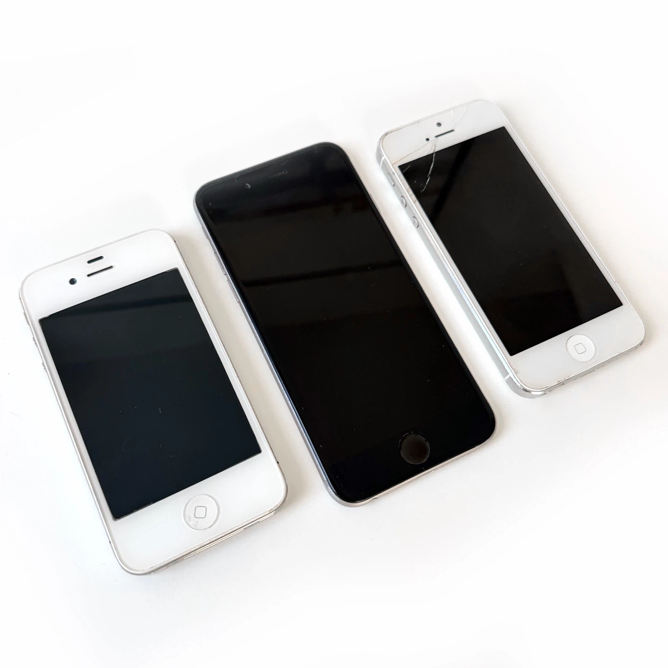 3x Old Apple iPhones