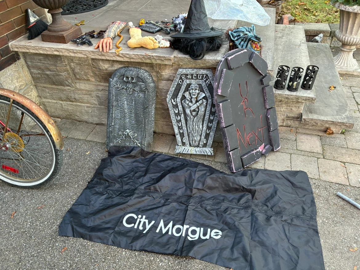 BIG lot Halloween decor decoration prop party outdoor East York - photo 2